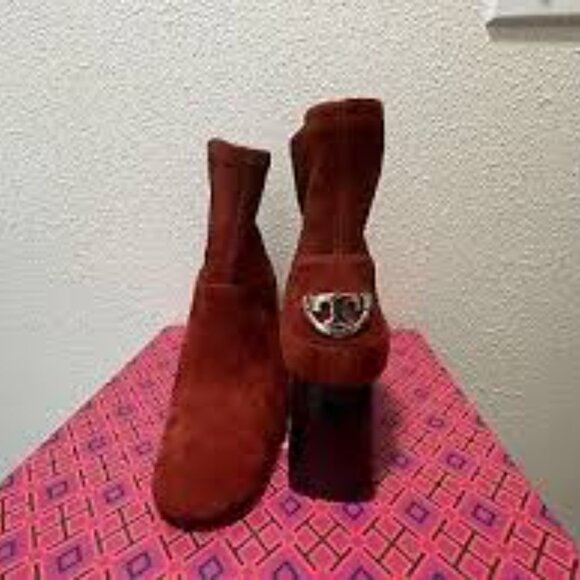 NIB $425 TORY BURCH SIDNEY 70MM REDWOOD SUEDE BOOTIE BOOT